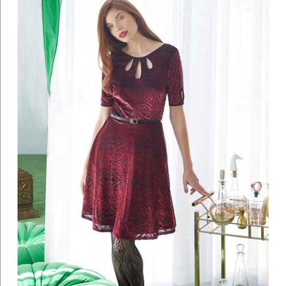 Modcloth Dresses & Skirts - modcloth velvet dress in burgundy